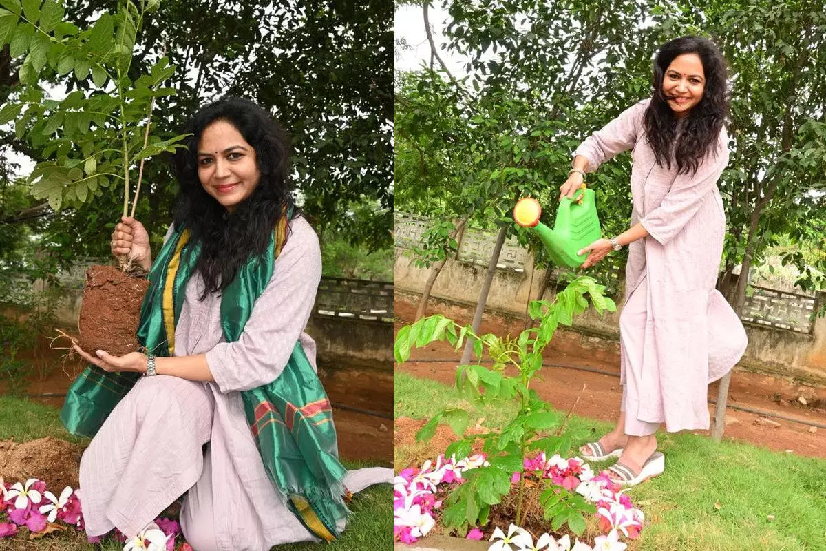 Singer Sunitha Accepted Green India Challenge and Planted Saplings Singer Sunitha Accepted Green India Challenge and Planted Saplings