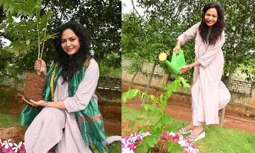 Singer Sunitha Accepted Green India Challenge and Planted Saplings