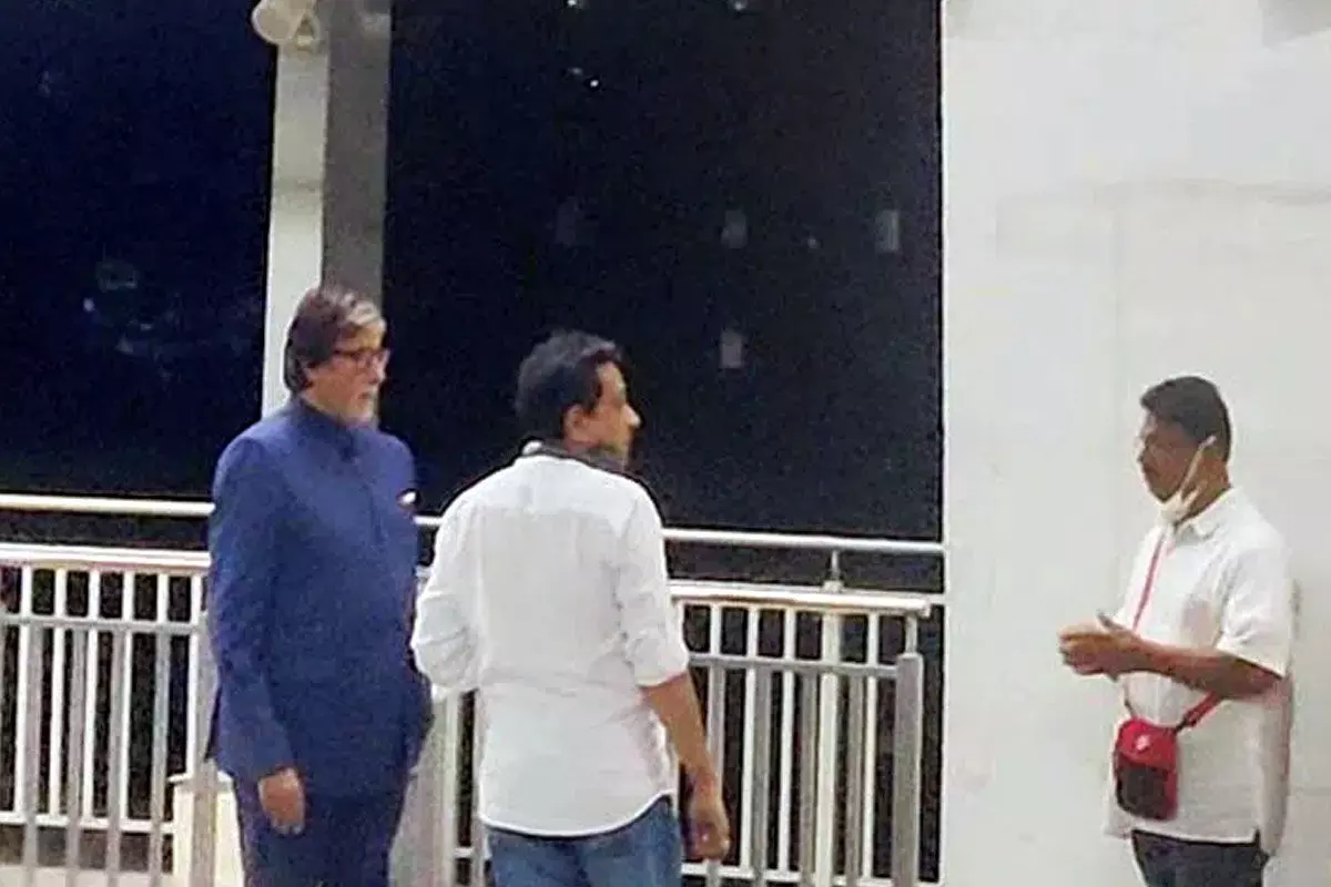 హైదరాబాద్లో కెమెరాలకు చిక్కిన అమితాబ్.. హైదరాబాద్లో కెమెరాలకు చిక్కిన అమితాబ్..