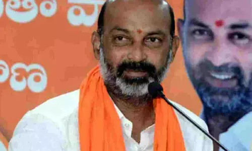 Bandi Sanjay Response Over BJP Corporators who Joined TRS