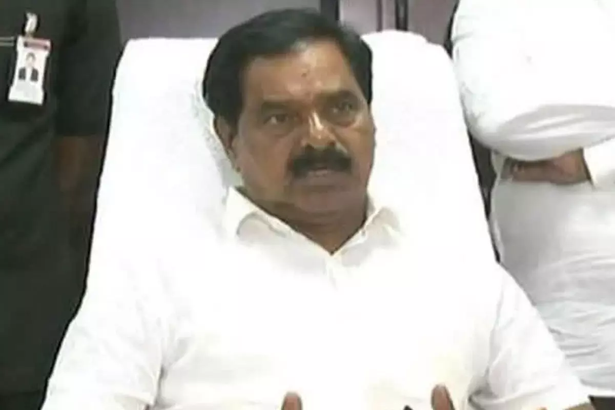 ఊరకుక్కలకంటే అధ్వాన్నంగా మాట్లాడితే ఎలా?: టీడీపీ సభ్యులపై డిప్యూటీ సీఎం ఫైర్ ఊరకుక్కలకంటే అధ్వాన్నంగా మాట్లాడితే ఎలా?: టీడీపీ సభ్యులపై డిప్యూటీ సీఎం ఫైర్