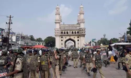 ఓల్డ్ సిటీలో టెన్షన్.. టెన్షన్.. Charminar వద్ద భారీ భద్రత