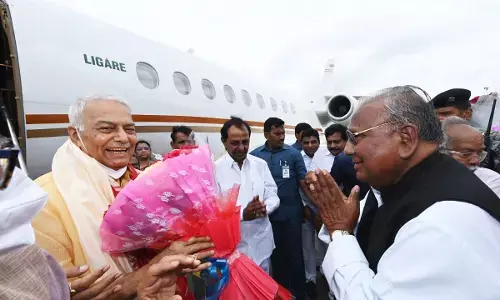 Congress Senior Leader Hanumantha Rao Welcomes Yashwant Singh At Begumpet Airport In Hyderabad