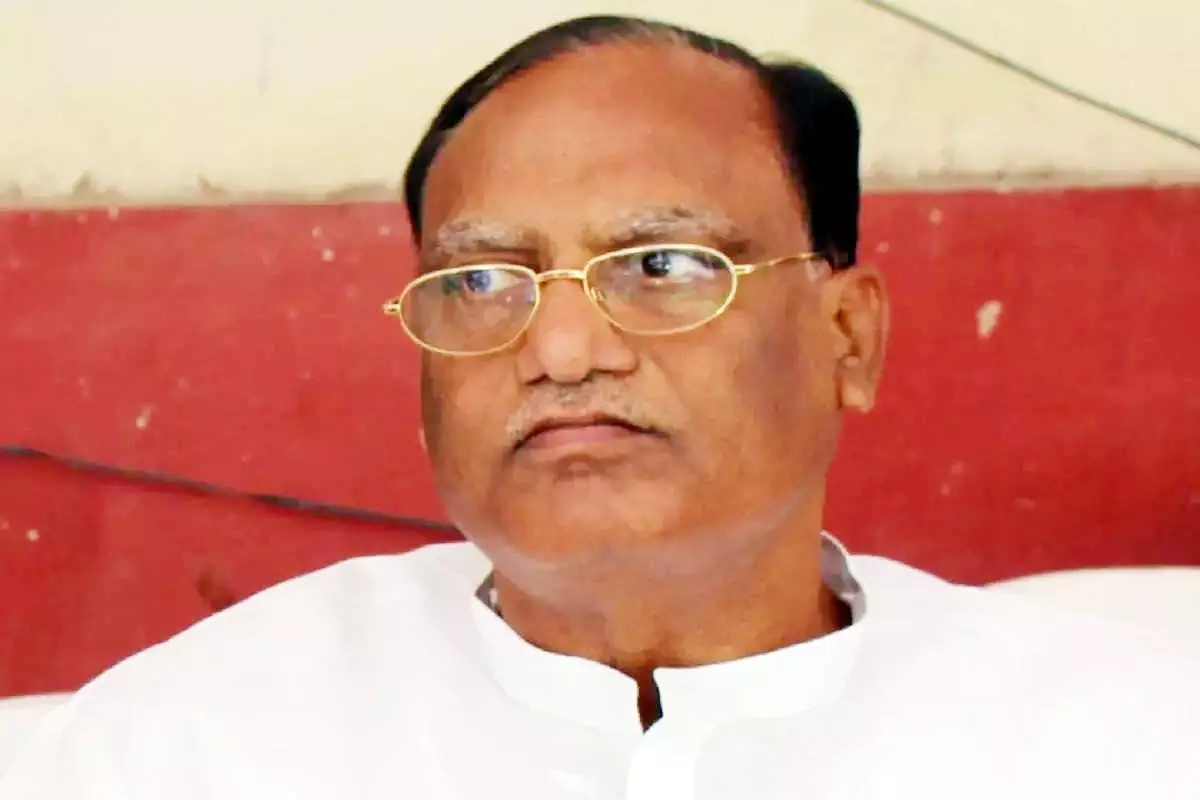 ప్లాష్.. ప్లాష్.. ప్రమాదం నుంచి బయటపడ్డ గుత్తా సుఖేందర్ రెడ్డి ప్లాష్.. ప్లాష్.. ప్రమాదం నుంచి బయటపడ్డ గుత్తా సుఖేందర్ రెడ్డి
