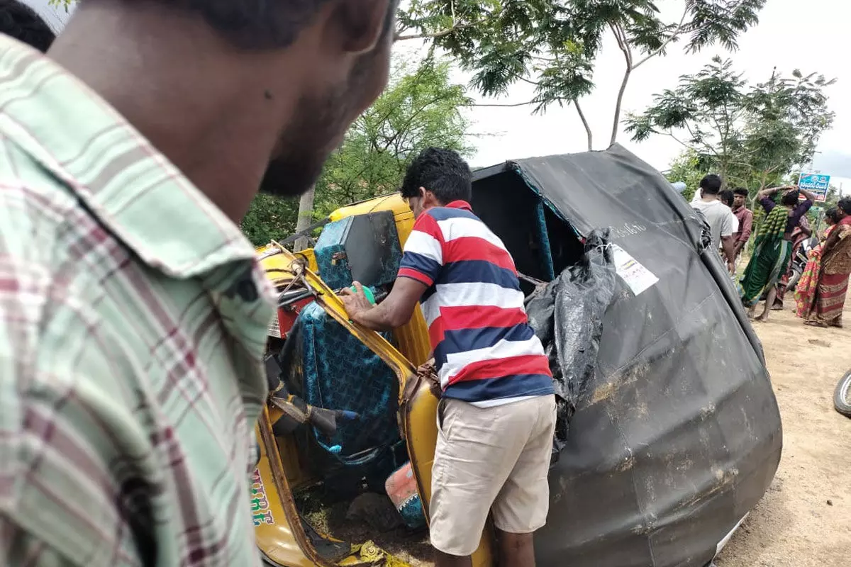 Two Pregnant women were Saved in Road Accident in Karimnagar
