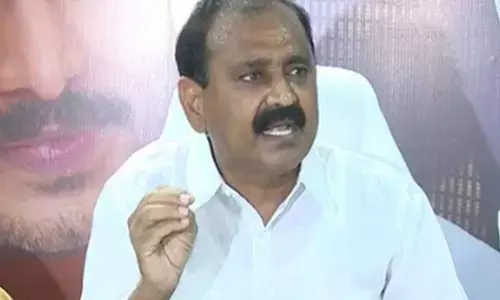 భక్తులకు టీటీడీ కర్రలు ఇవ్వడంపై ట్రోల్స్: చైర్మన్ భూమన రిప్లై
