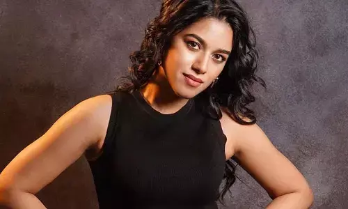 Mirnalini Ravi stunning looks in black dress