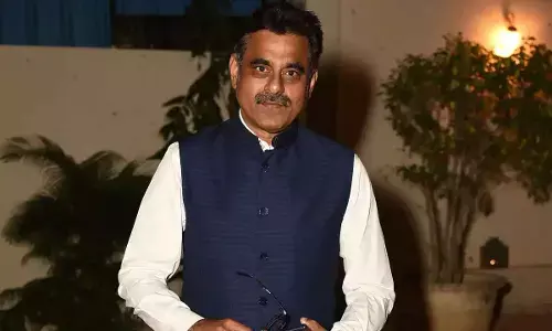 Konda Vishweshwar Reddy Visits BJP State Office for the first time and praises Komatireddy Brothers