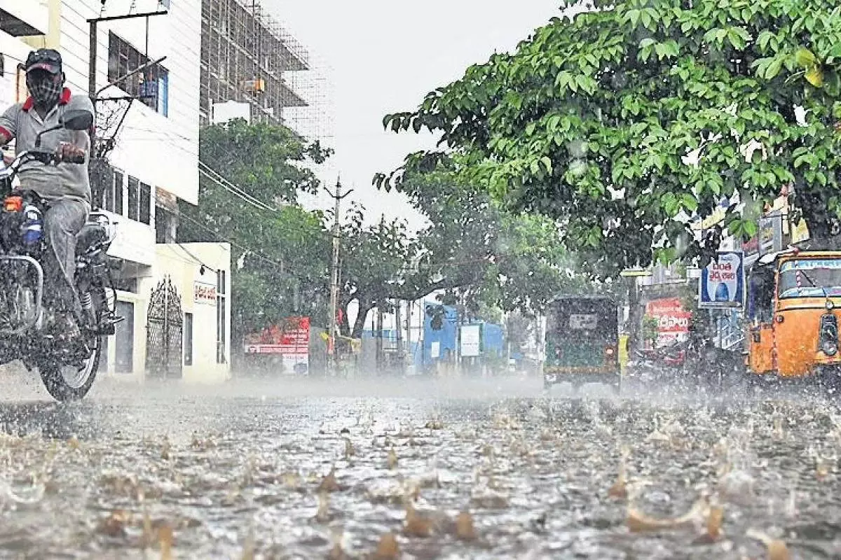 తెలుగు రాష్ట్రాల్లో అతి భారీ వర్షాలు తెలుగు రాష్ట్రాల్లో అతి భారీ వర్షాలు