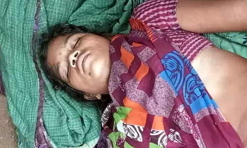 కోళ్లఫామ్​లో భర్తను చూసేందుకు వెళ్లిన భార్య తెల్లారేసరికి మృతి