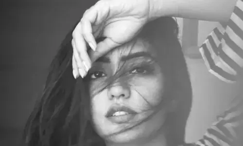 హాటుగా అదరగొట్టిన తెలుగందం Eesha Rebba