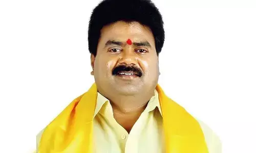 మంత్రి రోజాను మహిళగా ఎవరు చూడటం లేదు: కూన రవికుమార్