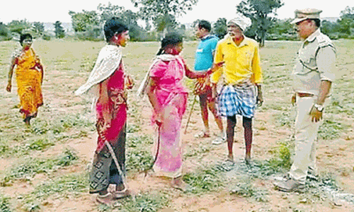 నడుస్తున్న చరిత్ర:పోడు భూముల పంపిణీ చిక్కుముడి