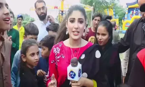 పాకిస్థానీ రిపోర్ట‌ర్‌కి చిర్రెత్తుకొచ్చింది.. చెంప ఛెళ్లుమంది..! (వీడియో)