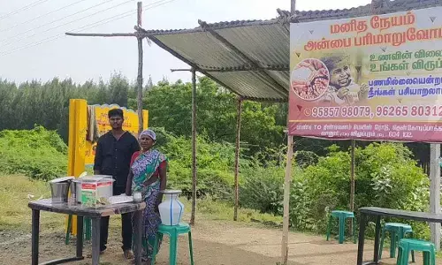 హ్యుమానిటీ ఫుడ్‌స్టాల్.. తోచినంత చెల్లించవచ్చు!