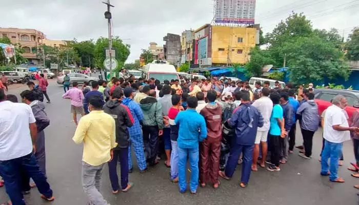 Rescue Personnel Protest and demand 2 crore ex gratia for died in Mancherial Rescue Personnel Protest and demand 2 crore ex gratia for died in Mancherial