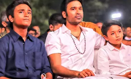 ఇద్దరు కుమారులతో ధనుష్.. ది గ్రే మ్యాన్ ప్రీమియర్‌లో స్పెషల్ అట్రాక్షన్