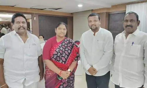 DCC Presidents of Kamareddy, Nizamabad Districts Meet MLA Seethakka