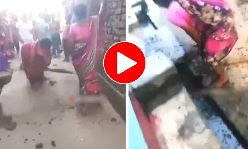 రక్తపు చుక్క చింద‌కుండా ఈ ఆడోళ్ల చెత్త ఫైట్ చూడండి.. బెట్‌, పొట్ట‌చ‌క్క‌లే!!