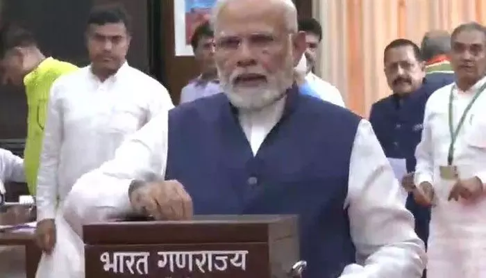 PM Modi Cast a Vote in Presidential Election