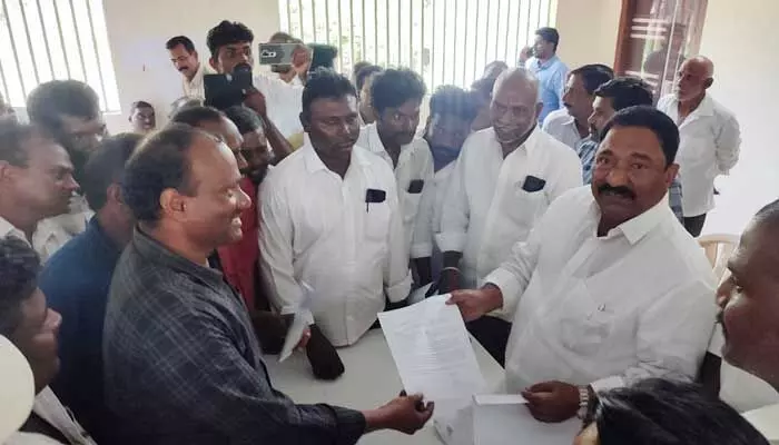 Mission Bhagiratha Employees meets MLA Sandra Venkata veeraiah Mission Bhagiratha Employees meets MLA Sandra Venkata veeraiah