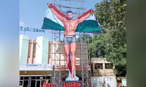 కట్ డ్రాయర్‌లో విజయ్ కటౌట్.. మీమర్స్ రెచ్చిపోయారుగా