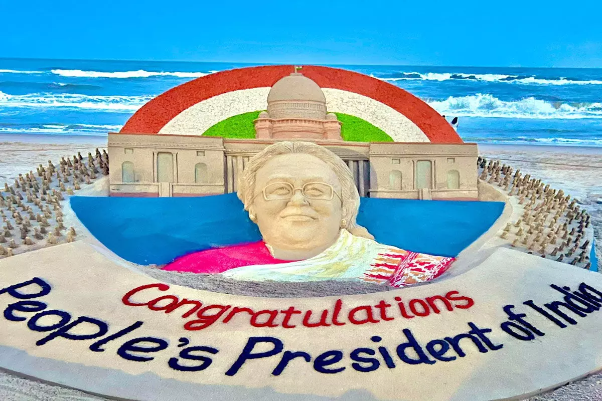 Sudarsan Pattnaik wishes President Draupadi Murmu with Sand Artwork Sudarsan Pattnaik wishes President Draupadi Murmu with Sand Artwork