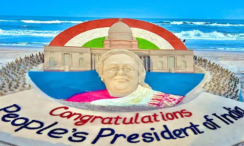 Sudarsan Pattnaik wishes President Draupadi Murmu with Sand Artwork