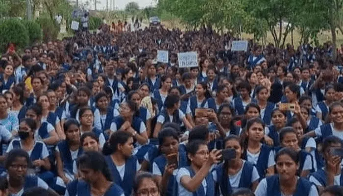 Basara IIIT Students Agitation Over Declared Sudden Holidays Basara IIIT Students Agitation Over Declared Sudden Holidays