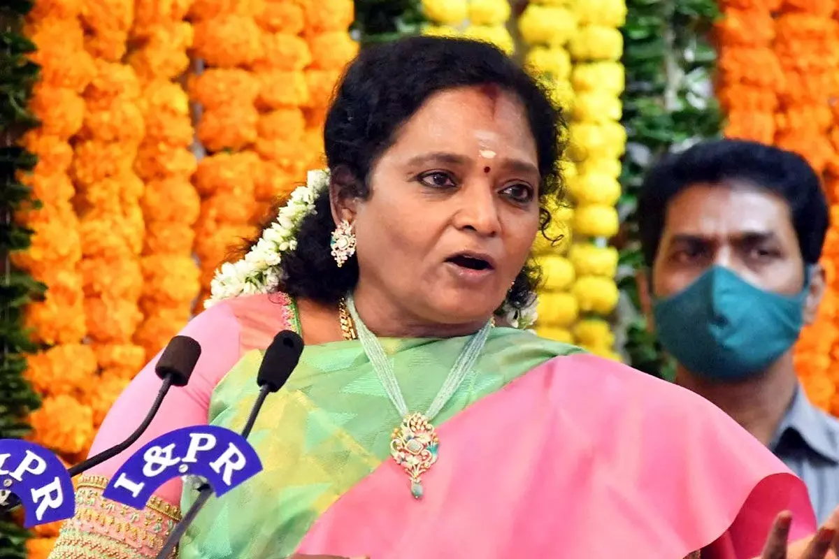 KCR may not go for early elections, says Tamilisai