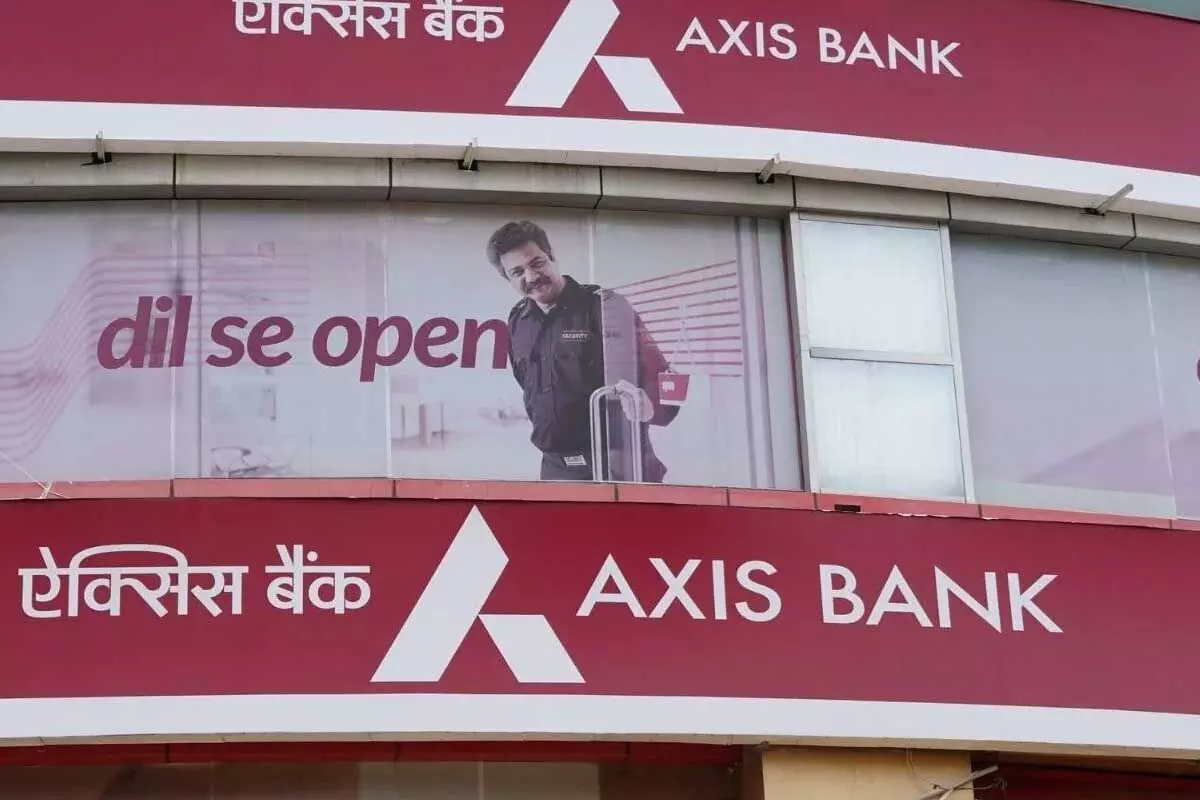 కస్టమర్లకు షాక్ ఇచ్చిన Axis Bank!