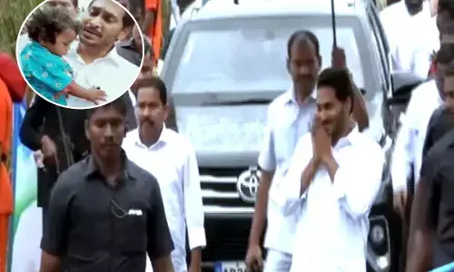 CM Jagan Gives a pen as a gift to 8 months kid in Konaseema Tour