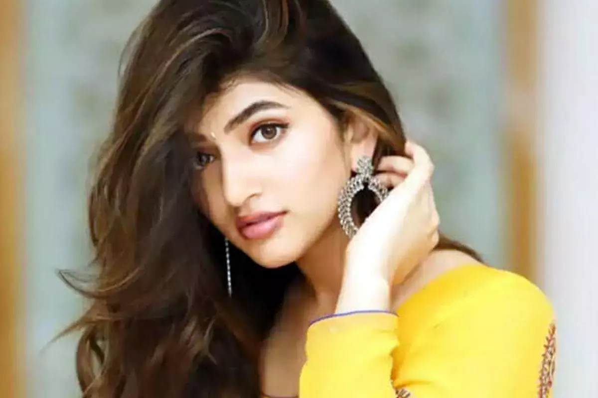 మస్త్ బిజీ అయిపోయిన యంగ్ బ్యూటీ.. వరుస ఆఫర్లతో ఖుష్ మస్త్ బిజీ అయిపోయిన యంగ్ బ్యూటీ.. వరుస ఆఫర్లతో ఖుష్