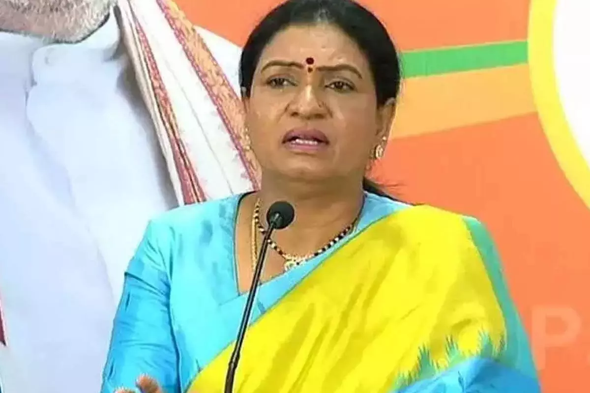 ఏపీలో ఎందుకు పెట్టలేదు? షర్మిల పార్టీపై డీకే అరుణ కీలక వ్యాఖ్యలు ఏపీలో ఎందుకు పెట్టలేదు? షర్మిల పార్టీపై డీకే అరుణ కీలక వ్యాఖ్యలు