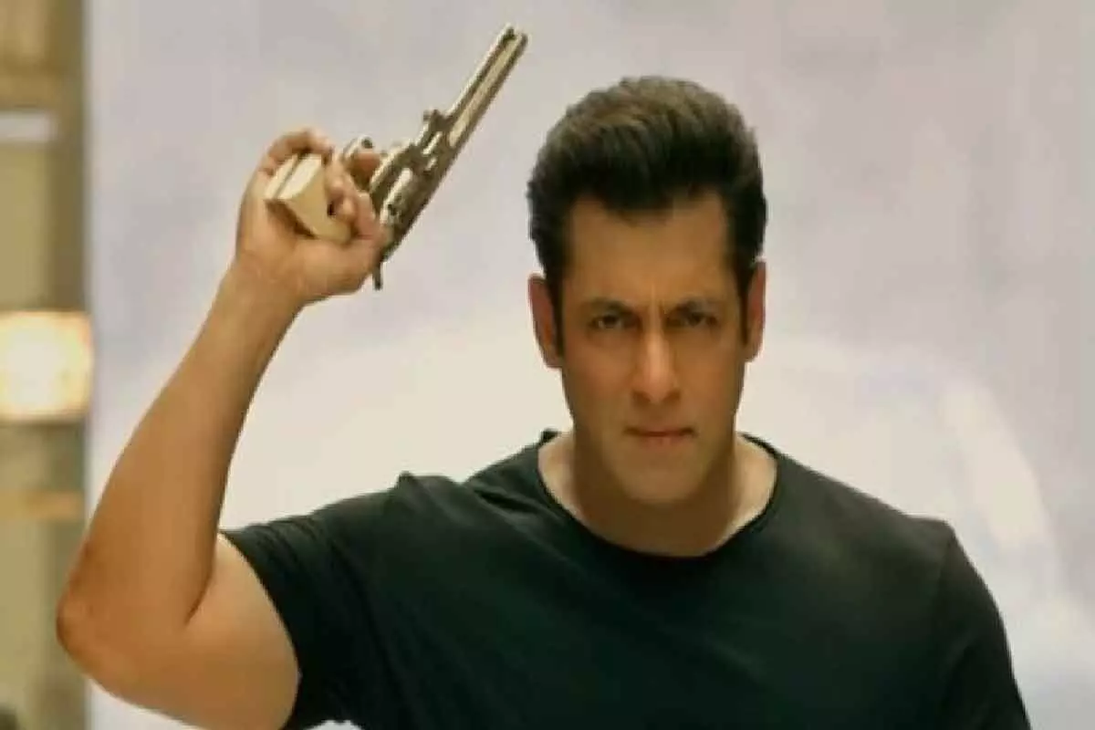 Mumbai Police Issue Gun License to Salman Khan Mumbai Police Issue Gun License to Salman Khan