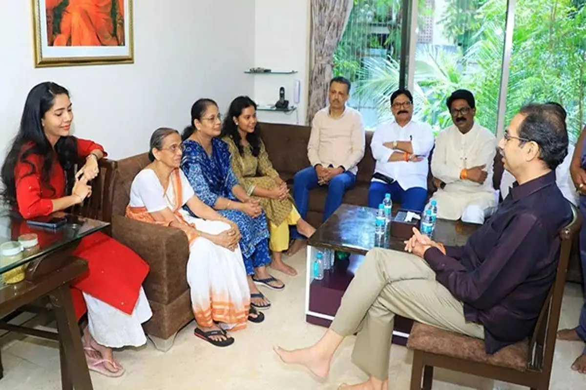 Uddav Thackeray Meets Family Members of Sena MP Sanjay Raut