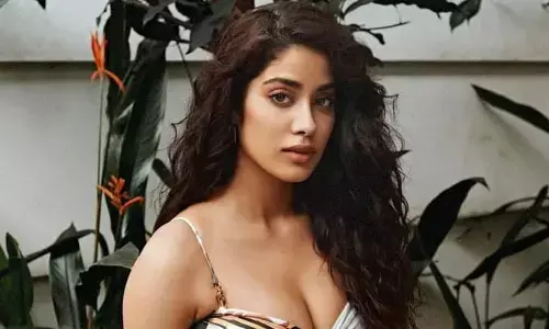 Janhvi Kapoor with stunning looks
