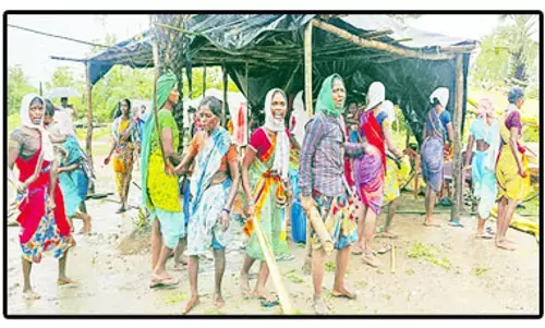 ఆదివాసీలు మేలుకోవాలి