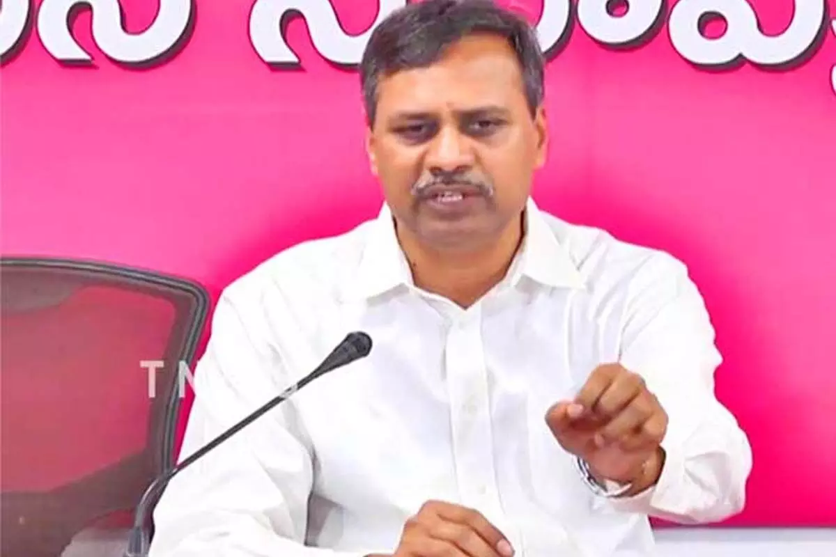 రాజగోపాల్ రెడ్డి బాగోతం బయటపెట్టిన MLC పల్లా.. రాజగోపాల్ రెడ్డి బాగోతం బయటపెట్టిన MLC పల్లా..