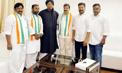 Cheruku Sudhakar Merges Telangana Inti Party Into Congress Party at Delhi