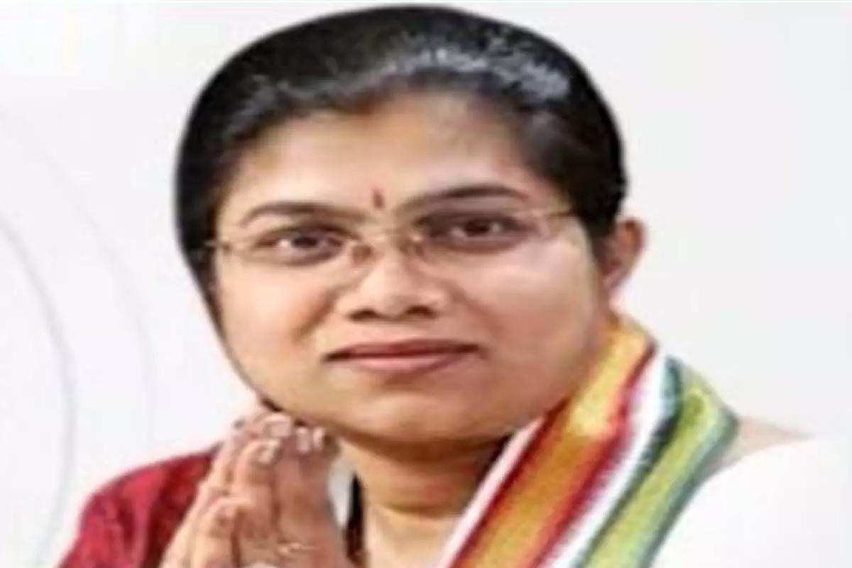 Palvai Sravanthi says Komatireddy Venkat Reddy will support her
