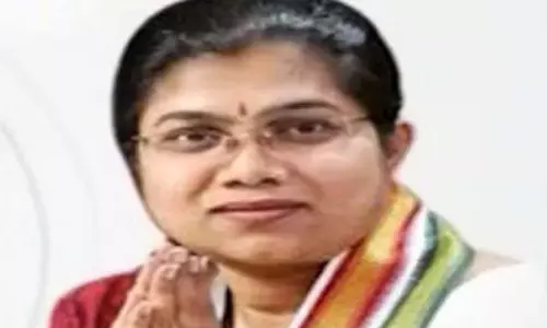 Palvai Sravanthi says Komatireddy Venkat Reddy will support her