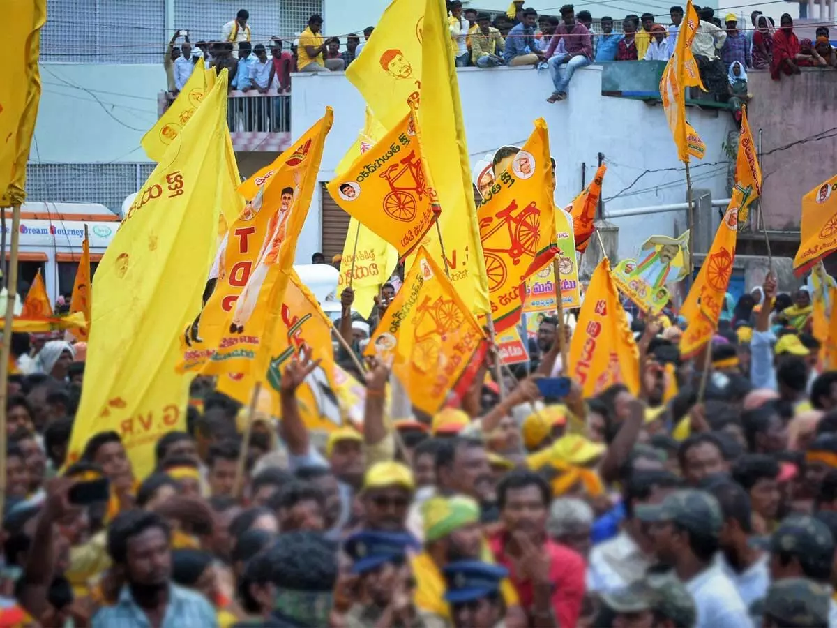టీడీపీలో ఆగస్టు సంక్షోభం.. తెలుగు తమ్ముళ్లలో టెన్షన్ టీడీపీలో ఆగస్టు సంక్షోభం.. తెలుగు తమ్ముళ్లలో టెన్షన్