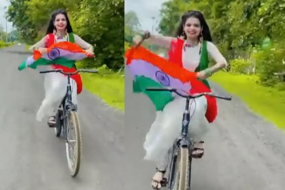 వెరైటీగా దేశభక్తిని చాటుకున్న అమ్మాయి.. చూస్తే షాకవ్వాల్సిందే? వెరైటీగా దేశభక్తిని చాటుకున్న అమ్మాయి.. చూస్తే షాకవ్వాల్సిందే?