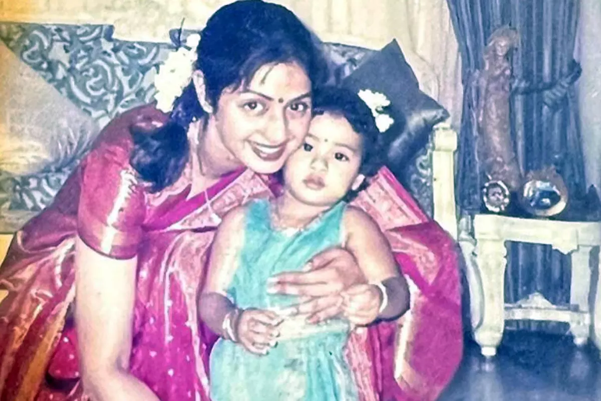 Janhvi Kapoor emotional tweet on her mother Sridevi birthday anniversary