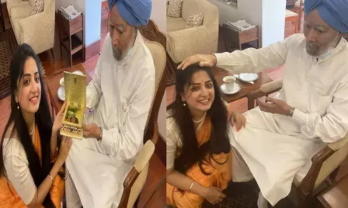 Poonam Kaur meets former Prime Minister Manmohan Singh