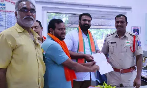 టీఆర్ఎస్ ఎమ్మెల్యేపై పోలీస్ స్టేషన్‌లో ఫిర్యాదు.. ఎందుకంటే..?