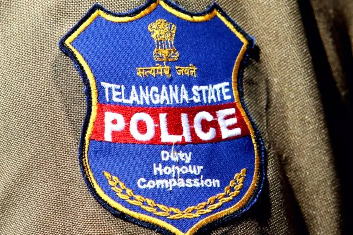 చౌటుప్పల్ ఎంపీపీ ఇంటిని చుట్టుముట్టిన టాస్క్ఫోర్స్ చౌటుప్పల్ ఎంపీపీ ఇంటిని చుట్టుముట్టిన టాస్క్ఫోర్స్