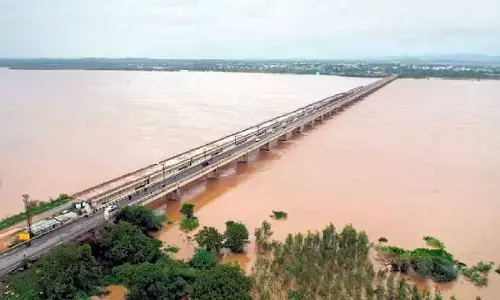 భద్రాచలం వద్ద మళ్ళీ పెరుగుతున్న గోదావరి