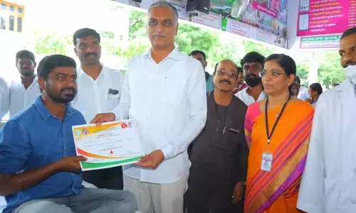 మహనీయుల త్యాగ ఫలితమే నేటి స్వాతంత్య్రం : మంత్రి హరీష్ రావు